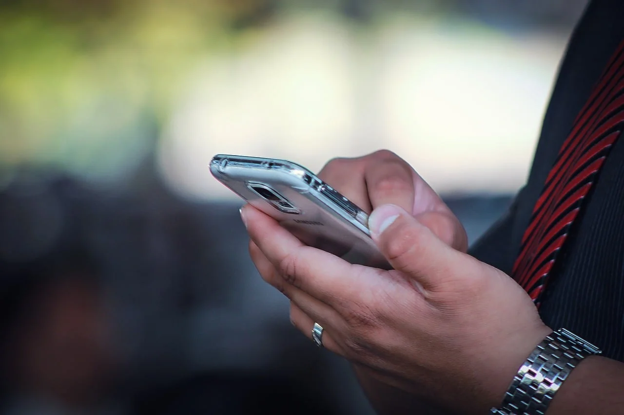 mobile-phone-998871_1280